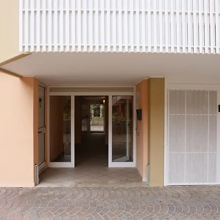 Apartman Magnoliaalmare-beachfront With Spacious Terrace