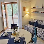 Magnoliaalmare-beachfront With Spacious Terrace Apartment *