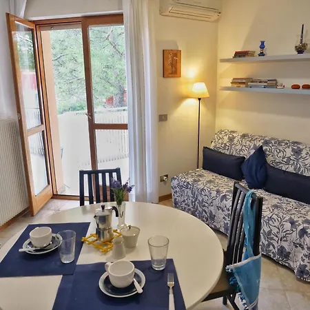 Magnoliaalmare-beachfront With Spacious Terrace Appartamento *