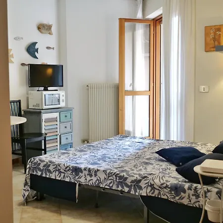 Magnoliaalmare-beachfront With Spacious Terrace *