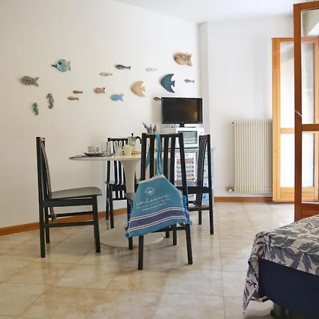 Magnoliaalmare-beachfront With Spacious Terrace Appartamento *