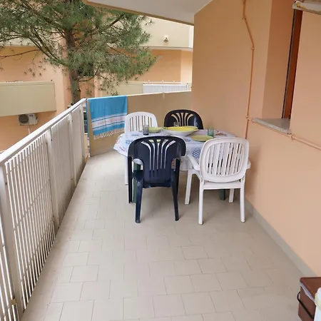 Magnoliaalmare-beachfront With Spacious Terrace Appartamento