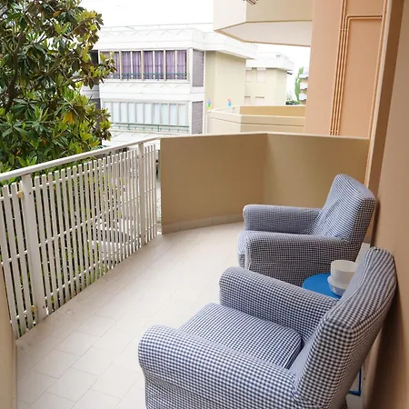 Magnoliaalmare-beachfront With Spacious Terrace Appartamento *
