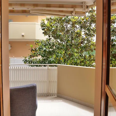 Magnoliaalmare-beachfront With Spacious Terrace *